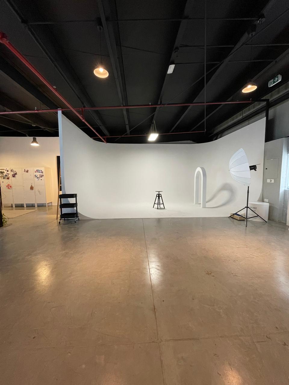 Mouza Photographer Studio extensive view