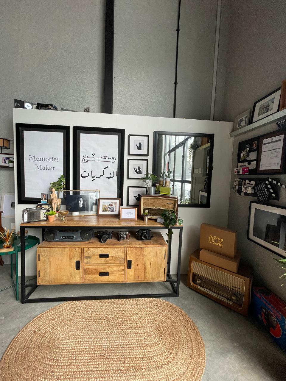 Mouza Photographer Studio backstage