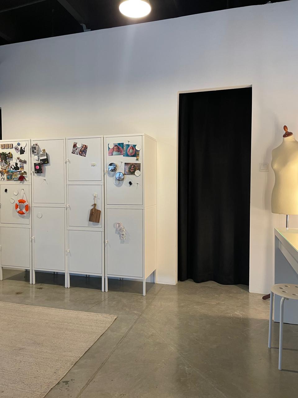 Mouza Photographer Studio backstage