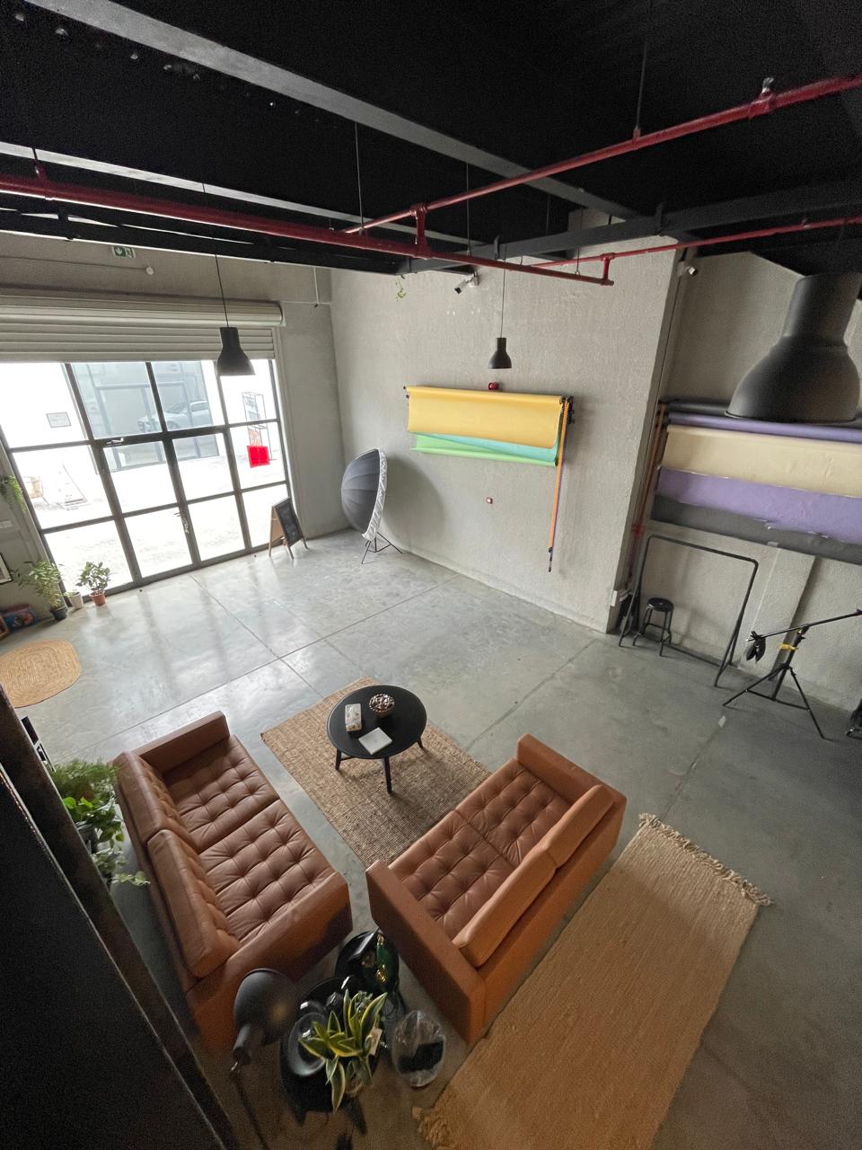 Mouza Photographer Studio top view