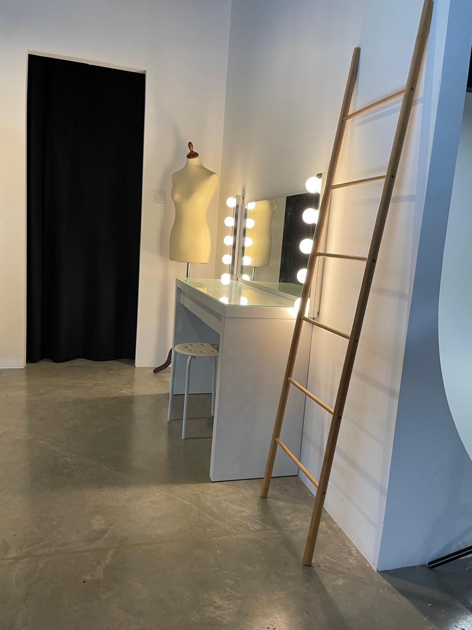 Mouza Photographer Studio particular