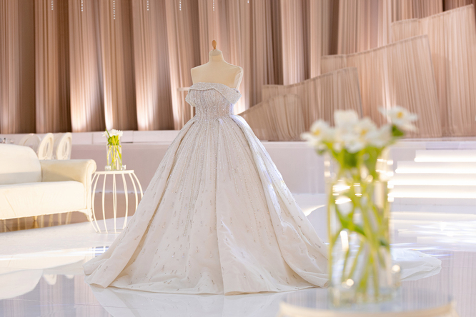 strapless wedding dress